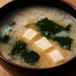 味噌汁の白い膜の正体と原因|食べても大丈夫？対処法まで解説